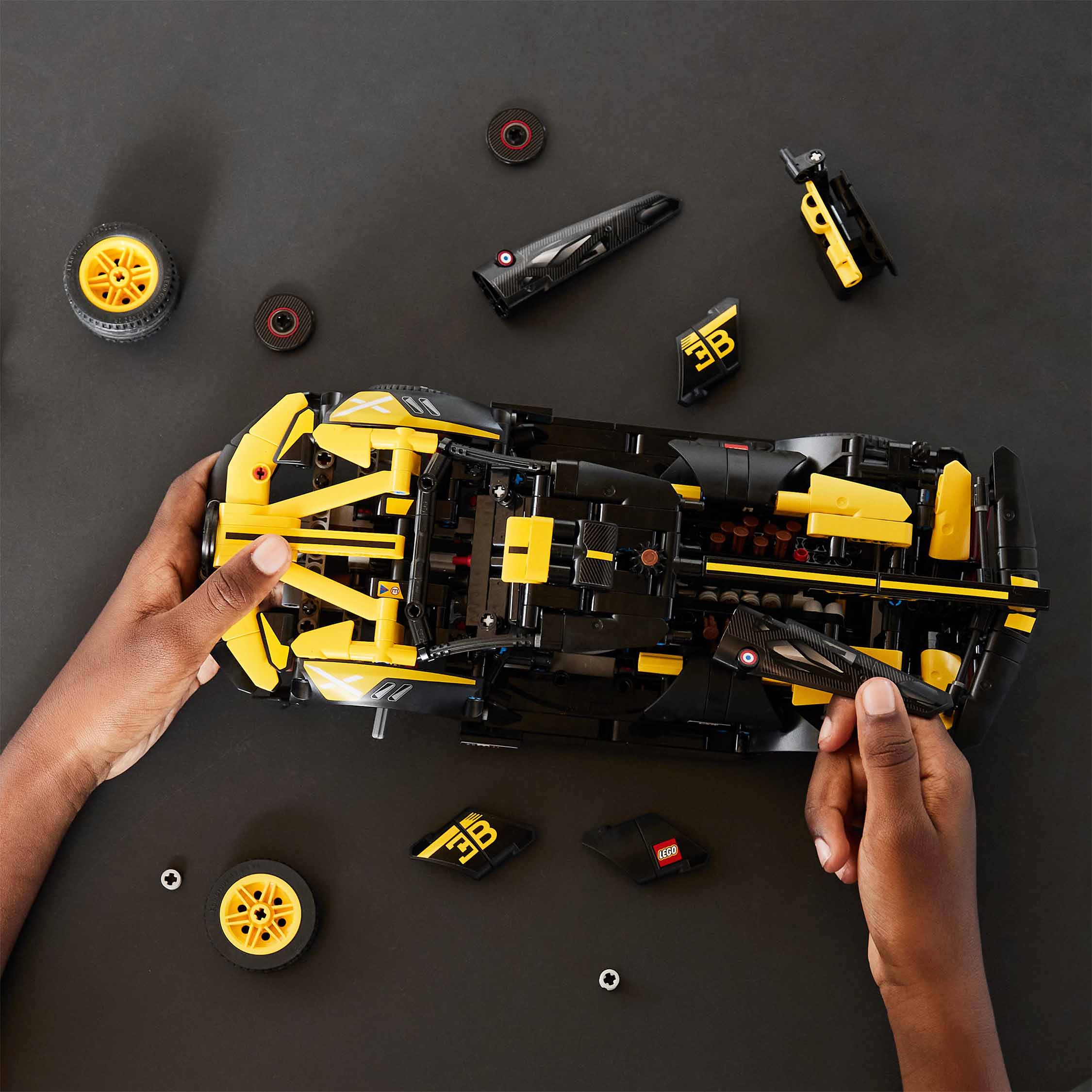 Lego ®️ Technic ™️ Bugatti Bolide Yellow — image 4